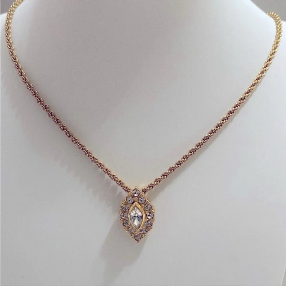 Vintage - CHRISTIAN DIOR Gold Tone Cat Eye Pendant Necklace - Picture 11 of 11